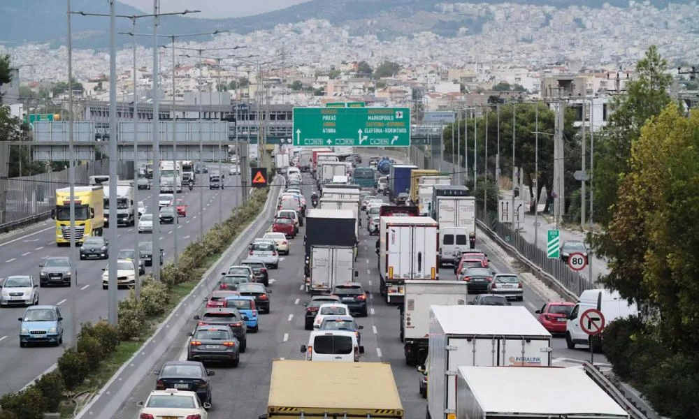 Αττική Οδός: Ανετράπη φορτηγό στο ρεύμα προς Ελευσίνα